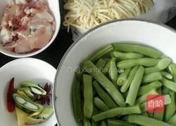 豆角焖面的做法图解1
