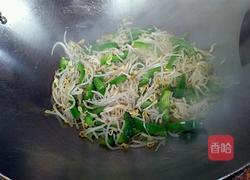 青椒炒豆芽的做法图解3
