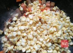 玉米炒肉的做法图解3