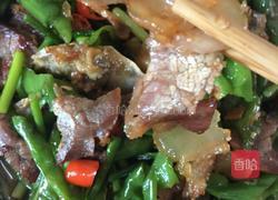 青椒蒜苗炒腊肉的做法图解5