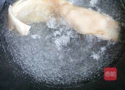 黄豆芽炒肉皮的做法图解2