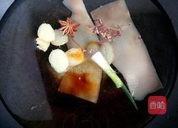 黄豆芽炒肉皮的做法图解4