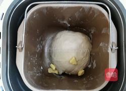 卡士达酱奶油面包的做法图解3