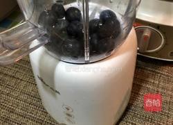 蓝莓奶昔的做法图解2