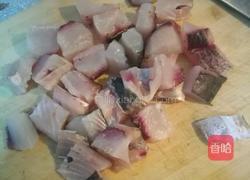 麻辣蒜香鱼块的做法图解2