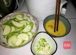 小瓜炒鸡蛋的做法图解1