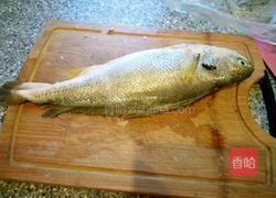 清蒸黄花鱼的做法图解1