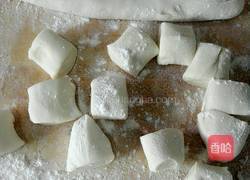 猪肉香葱馅锅贴的做法图解6