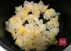 冰糖银耳雪梨的做法图解3