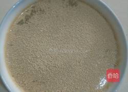 荠菜肉包子的做法图解1