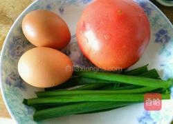 西红柿鸡蛋打卤面的做法图解1