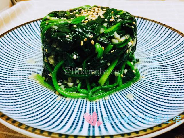 装盘即可，我撒了点白芝麻装饰