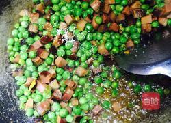 豌豆焖腊肉的做法图解8