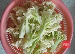 有机花菜炒肉片的做法图解1