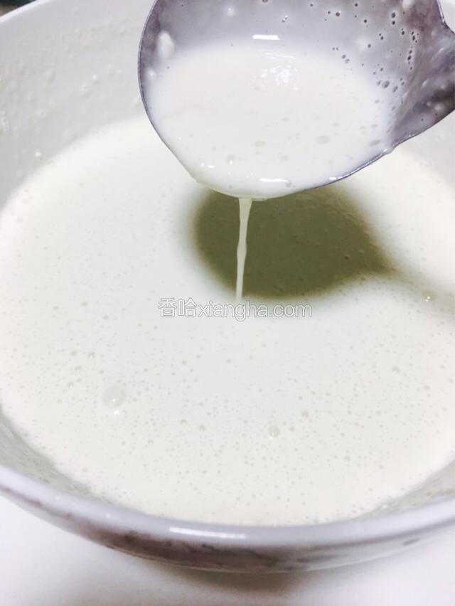 如图能慢慢滴落的程度为佳。