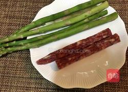 芦笋炒香肠的做法图解1
