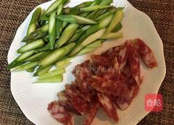 芦笋炒香肠的做法图解2