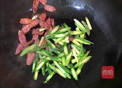 芦笋炒香肠的做法图解5