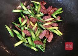 芦笋炒香肠的做法图解7