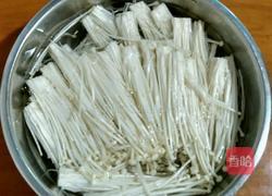 凉拌金针菇的做法图解1