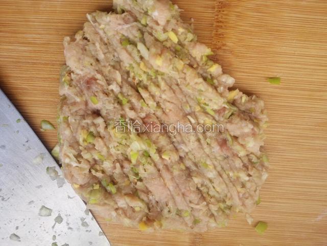 猪肉剁成肉馅