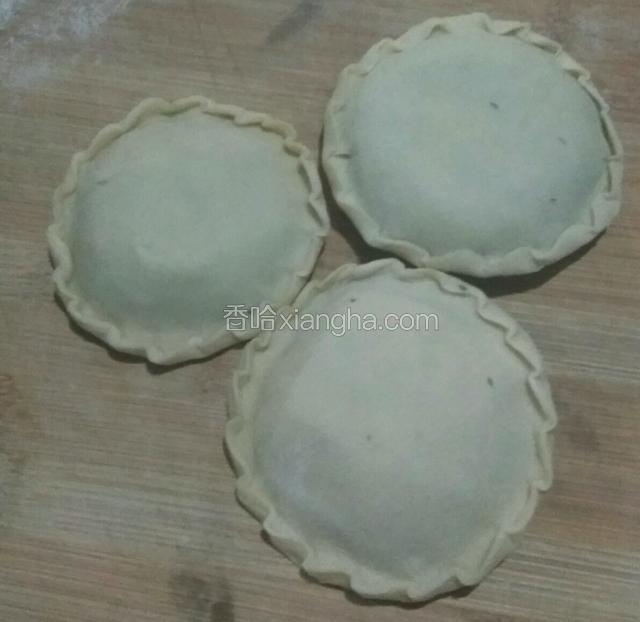 取菜盒子三个。