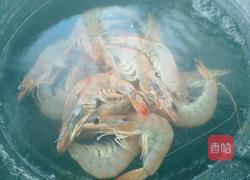 菠萝虾球的做法图解2