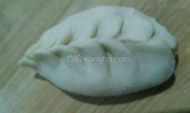 留点小口向下压一下。完成。