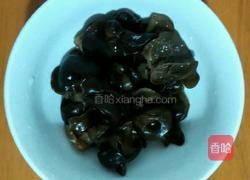 洋葱木耳炒山药的做法图解2