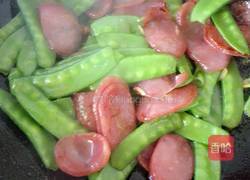 荷兰豆炒腊肠的做法图解8