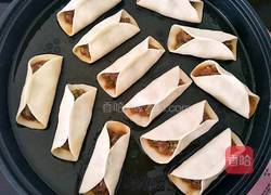 猪肉芹菜大葱馅煎饺的做法图解14
