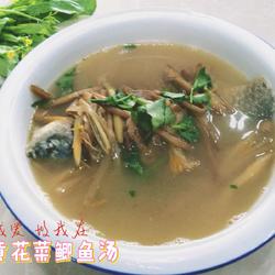 黄花菜鲫鱼汤的做法[图]