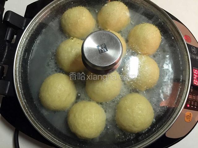 盖好盖子，大火焖至水开后转中火焖15分钟。