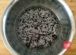 紫米大米粥的做法图解2