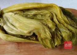 酸菜炒五花肉的做法图解1