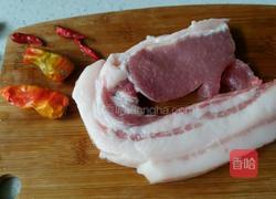 酸菜炒五花肉的做法图解2