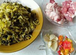 酸菜炒五花肉的做法图解3