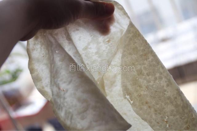纯手摔二层饼制作方法如下
https://www.xiangha.com/caipu/92728479.html
点进去就可以看啦。