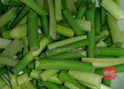 蒜苔炒腿肉的做法图解1