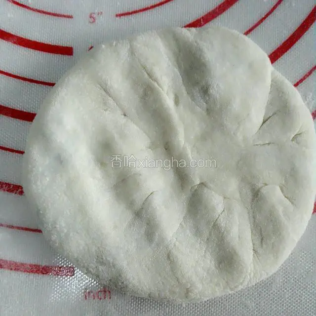 用手按平就好了，依次做好所有的