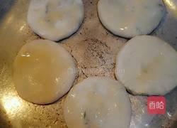 韭菜鸡蛋虾皮馅盒子的做法图解13