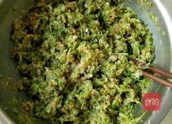 芽苗菜白菜肉馅的做法图解4