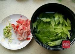 莴苣炒肉的做法图解1