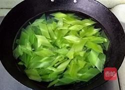 莴苣炒肉的做法图解2