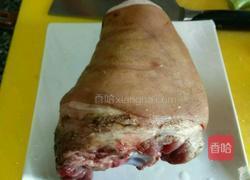 卤肘子的做法图解1