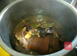 卤肘子的做法图解12