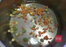 虾仁五彩炒饭的做法图解4