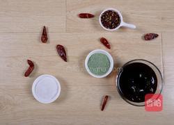 秘制油泼鲤鱼的做法图解2