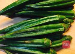 秋葵炒蛋的做法图解1