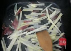 土豆胡萝卜炒腊肠的做法图解2